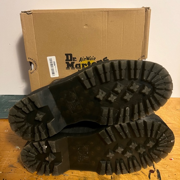 DR. MARTENS Jadon Max Black Buttero Leather Platform Ankle Boots Women's 10 - Picture 13 of 14